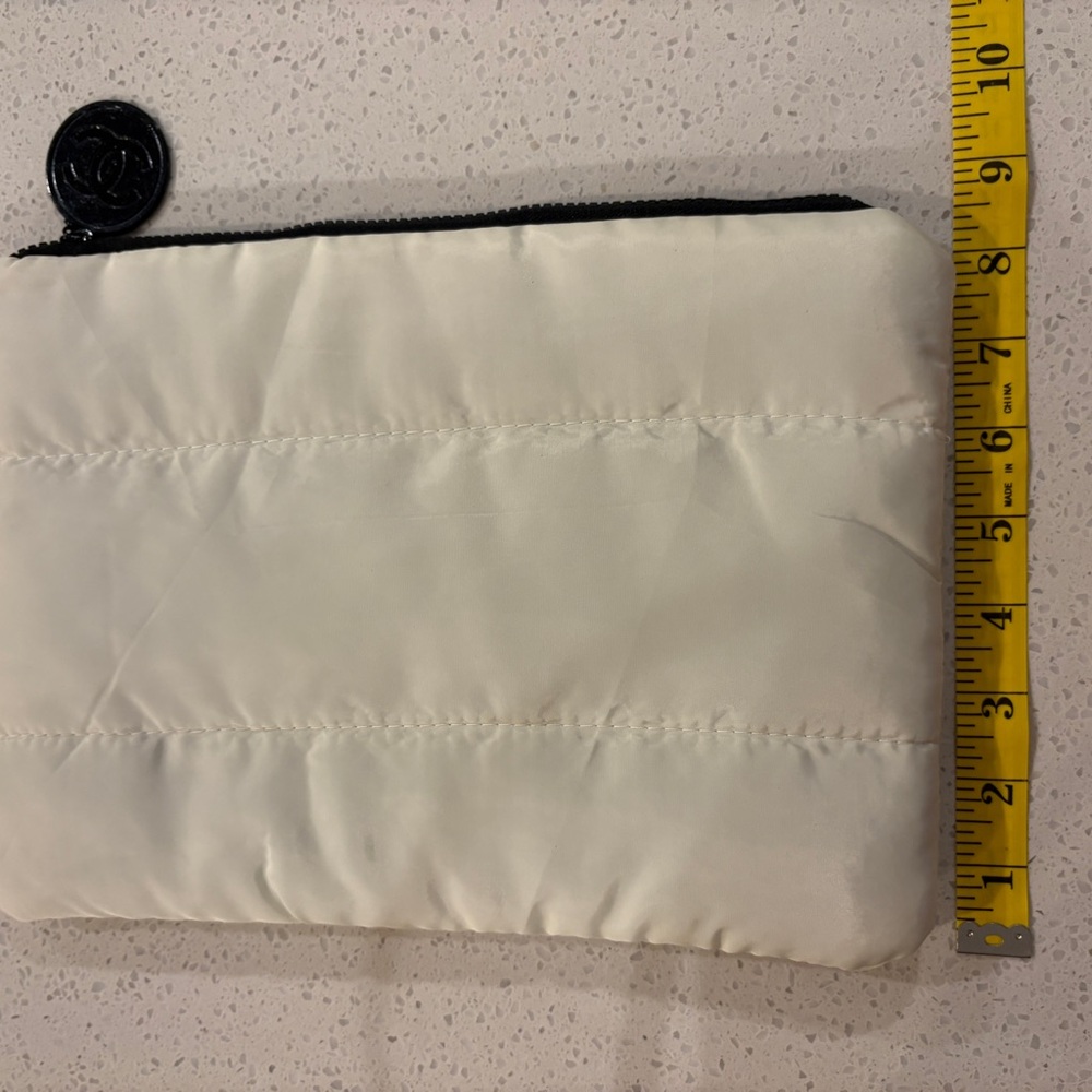 CHANEL White Quilted Accessory bag VIP gift bag - Picture 2 of 6